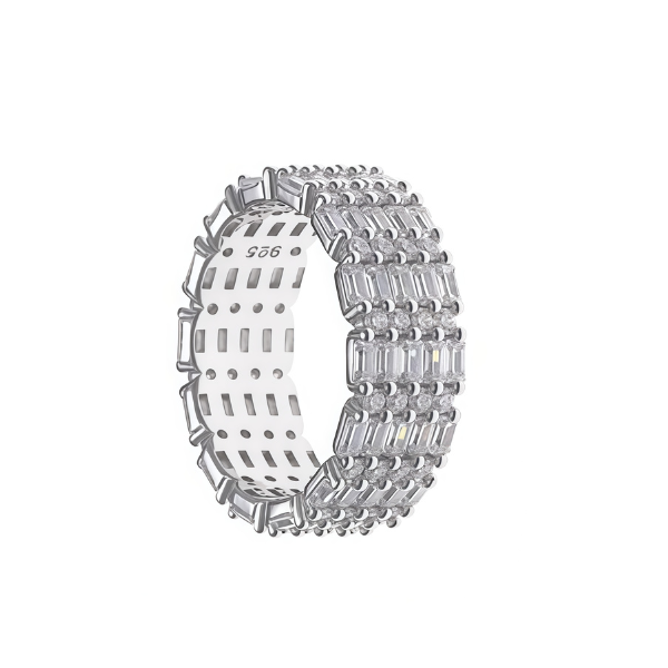 Anillo ancho con circonitas blancas en plata